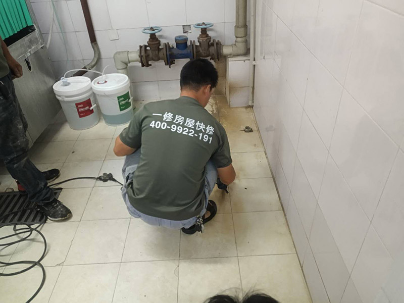 專業(yè)換下水管道的師傅，通常是如何操作施工的