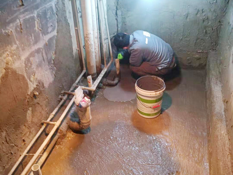 衛(wèi)生間漏水到樓下是什么原因，衛(wèi)生間漏