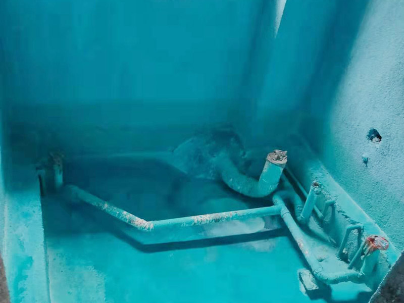 衛(wèi)生間粗下水管漏水了，衛(wèi)生間粗下水管